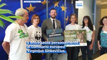 Un grupo de oenegés entrega 260.000 firmas a la Comisión Europea para proteger Doñana
