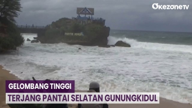 Detik-Detik Kapal Nelayan Karam Dihantam Gelombang Tinggi Pantai Selatan Gunungkidul