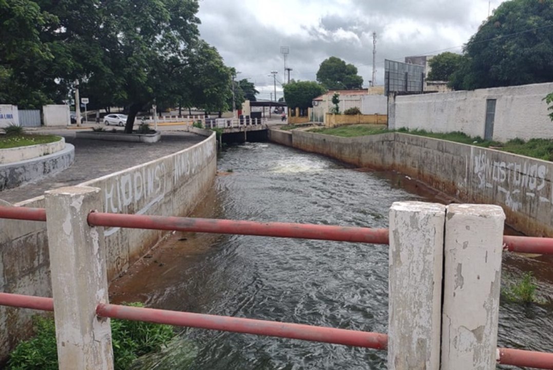 Engenheiro aponta quais os principais problemas no canal do Açude Grande de Cajazeiras