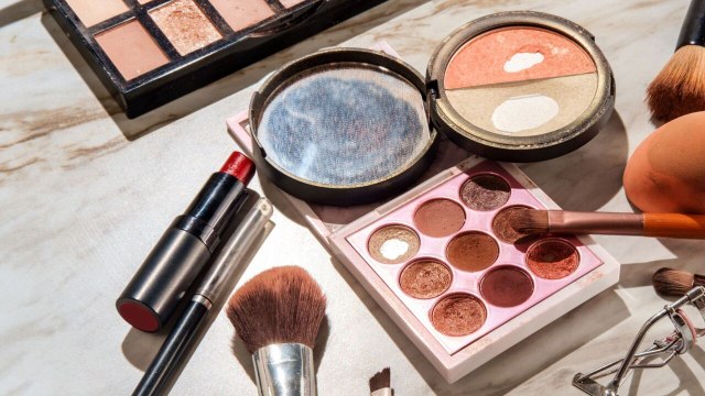 15 Bathroom Items To Throw Away For Less Clutter