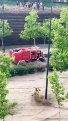 Fortes chuvas em Saragoça obrigam ao resgate de condutores