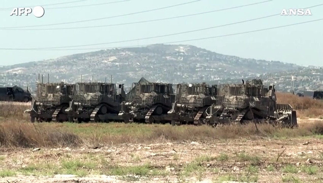 Cisgiordania, veicoli corazzati dell'esercito israeliano riposizionati vicino Jenin