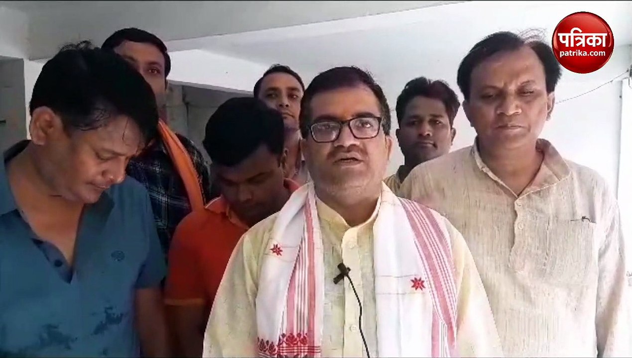 Video Story: झांसी अग्निकांड के मृतकों के परिवार की मदद को आगे आए राजीव राय, आश्रितों को दी धनराशि