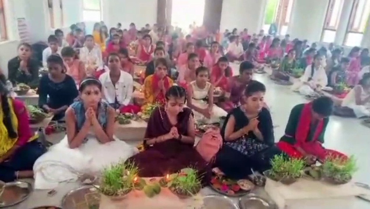 Chitrakoot Sawan Special Video : चित्रकूट में भ...