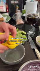 Chef prepara ceviche para sus amigos