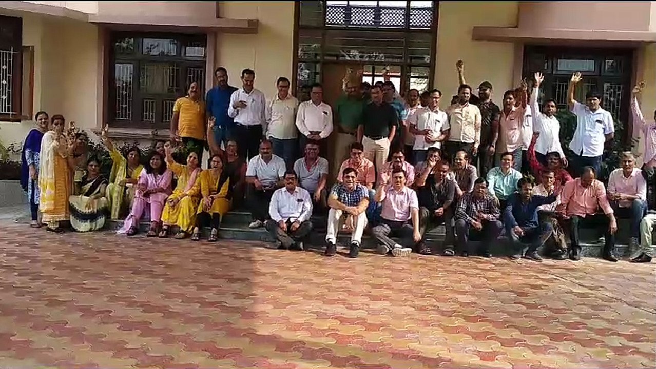 कोटा विश्वविद्यालय कार्मिकों ने किया दो घंटे कार्य बहिष्कार