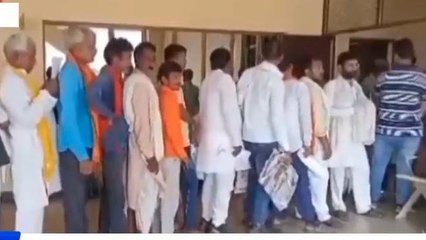 चन्दौली: डीएम से मिलने पहुँचा फरियादी, कैमरे सामने आते ही मचा हड़कंप