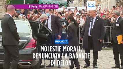 Alain Delon maltrattato dalla badante-compagna: denunciata dai tre figli dell'attore