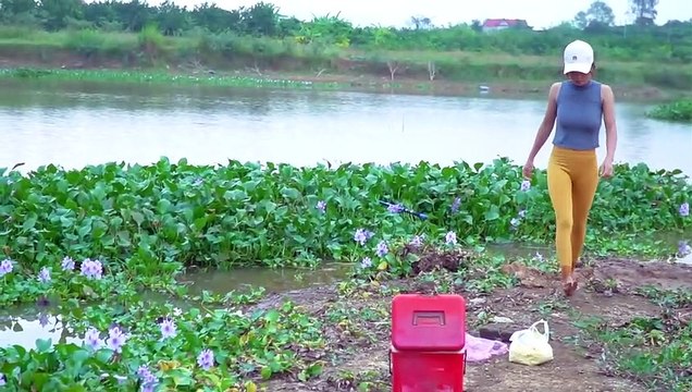 Amazing Hook Fishing. Fishing Village Girl Hunting Giant Carp