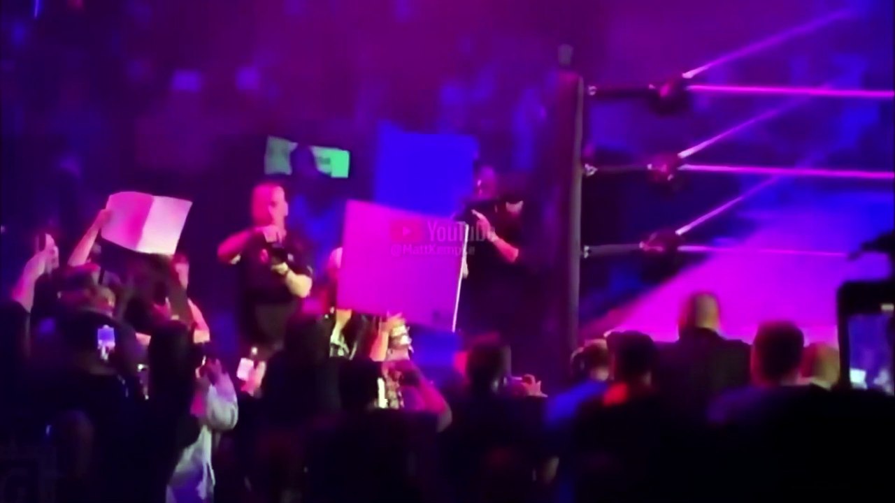 Cody Rhodes vs Finn Balor Street Fight during WWE Live Event!