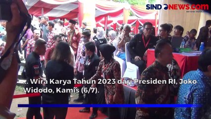 Gubernur Jawa Tengah Ganjar Pranowo Terima Penghargaan Satyalancana Wira Karya 2023