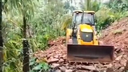 ನಿರಂತರ ಮಳೆಗೆ ಗುಡ್ಡ ಕುಸಿತ-ಹುತ್ತಿನಗದ್ದೆ ಹೇರೂರು ಸಂಪರ್ಕ ಕಡಿತ