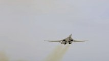 هبوط أطقم حاملات صواريخ TU-160 في مطار عسكري روسي #العربية  #روسيا