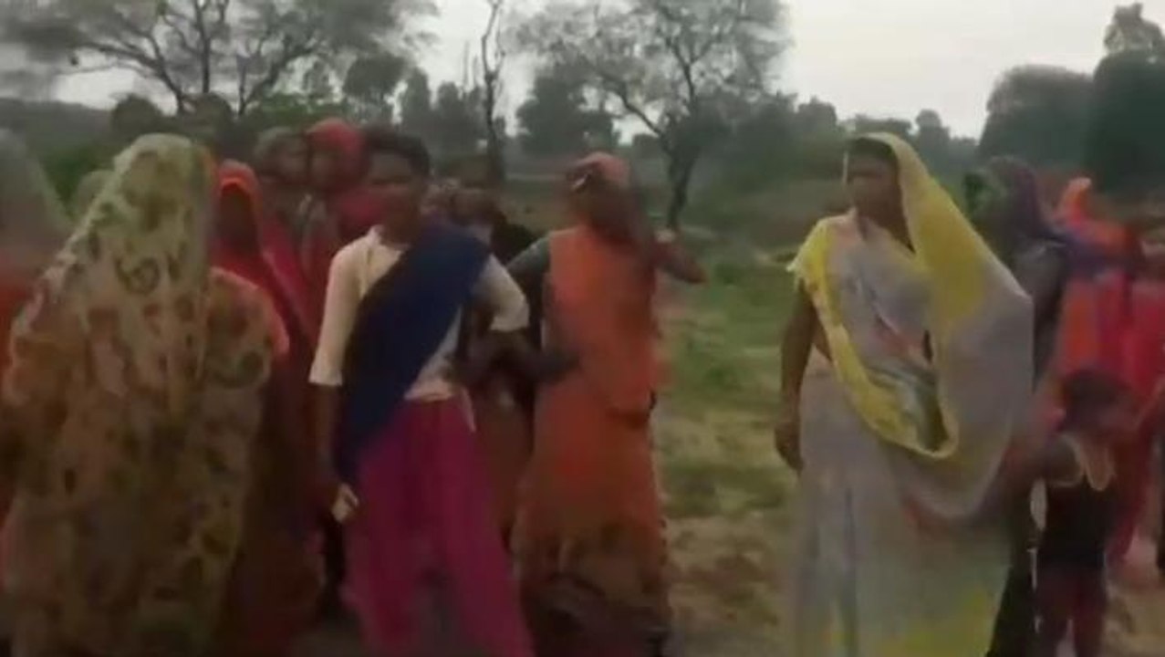 जौनपुर: भरभराकर गिरी दीवार, मलवे में दबी महिला की दर्दनाक मौत