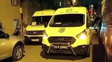 Bacağından vuruldu, cep telefonuyla oynamaya devam etti