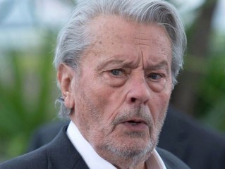 Alain Delon : après les plaintes, la police débarque au domicile de l’acteur, Hiromi conduite à l’hôpital !