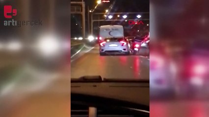 Makas atarken motosikletliyi sürükledi