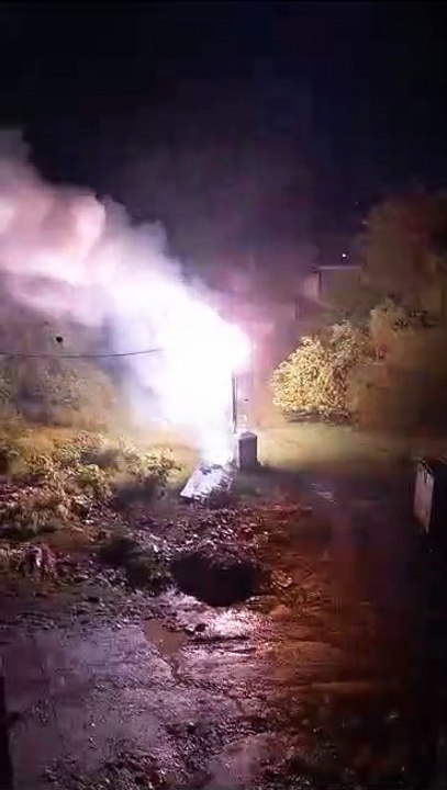 इटारसी - 8 बंगला क्षेत्र में पोल की जली केबल