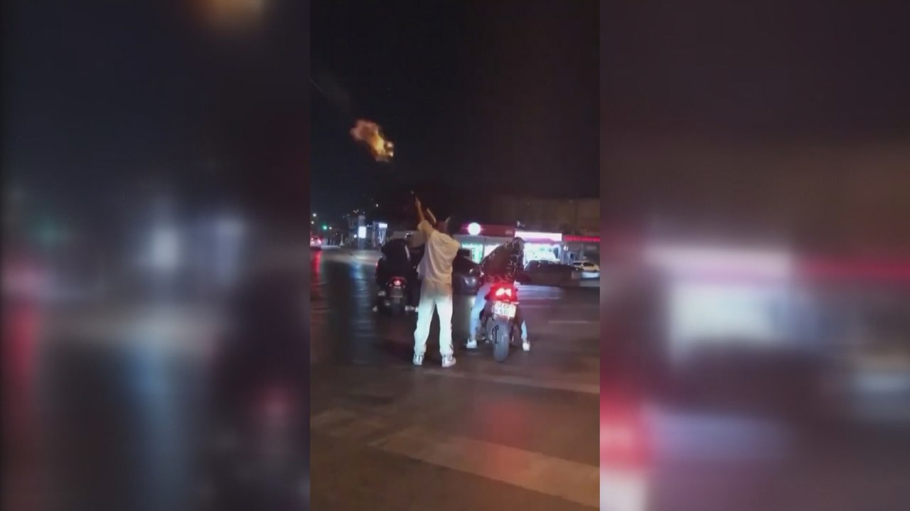 Ataşehir'de asker uğurlamasında yolu kapatıp ateş açtılar 
