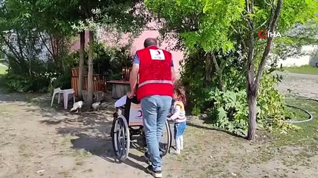 Kızılay Engelli Bireylere Tekerlekli Sandalye Hediye Ediyor