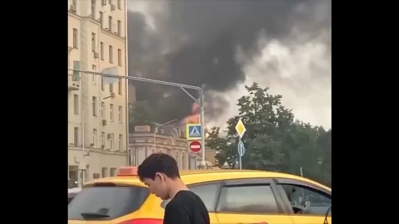 Moskau: Berühmtes Elite-Café Puschkin steht in Flammen!