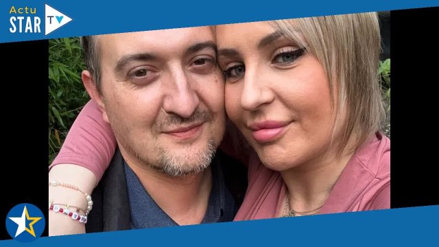 Meubles en marbre, canapé XXL, écran plat... Amandine Pellissard dévoile son intérieur très luxueux