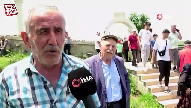 Gümüşhane'deki üstü açık camide 562 yıldır çimen üzerinde Cuma namazı kılınıyor