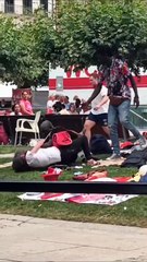 La Policía Foral para una pelea en la plaza del Castillo