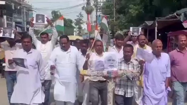 समस्तीपुर: कांग्रेस कार्यकर्ताओं ने निकला विरोध प्रदर्शन, PM का पुतला फूंक जताया विरोध