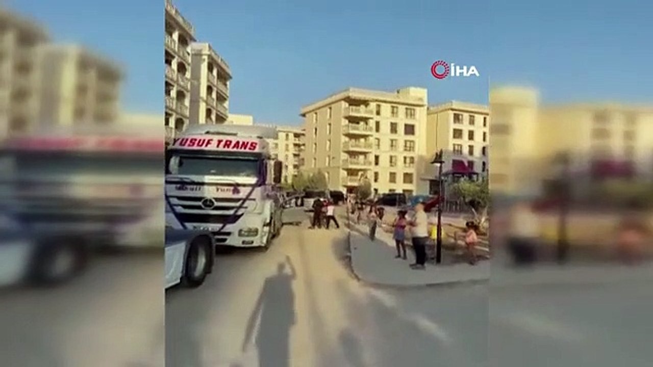 Le marié, qui s'est marié à Nusaybin, a fait de son camion une voiture nuptiale.