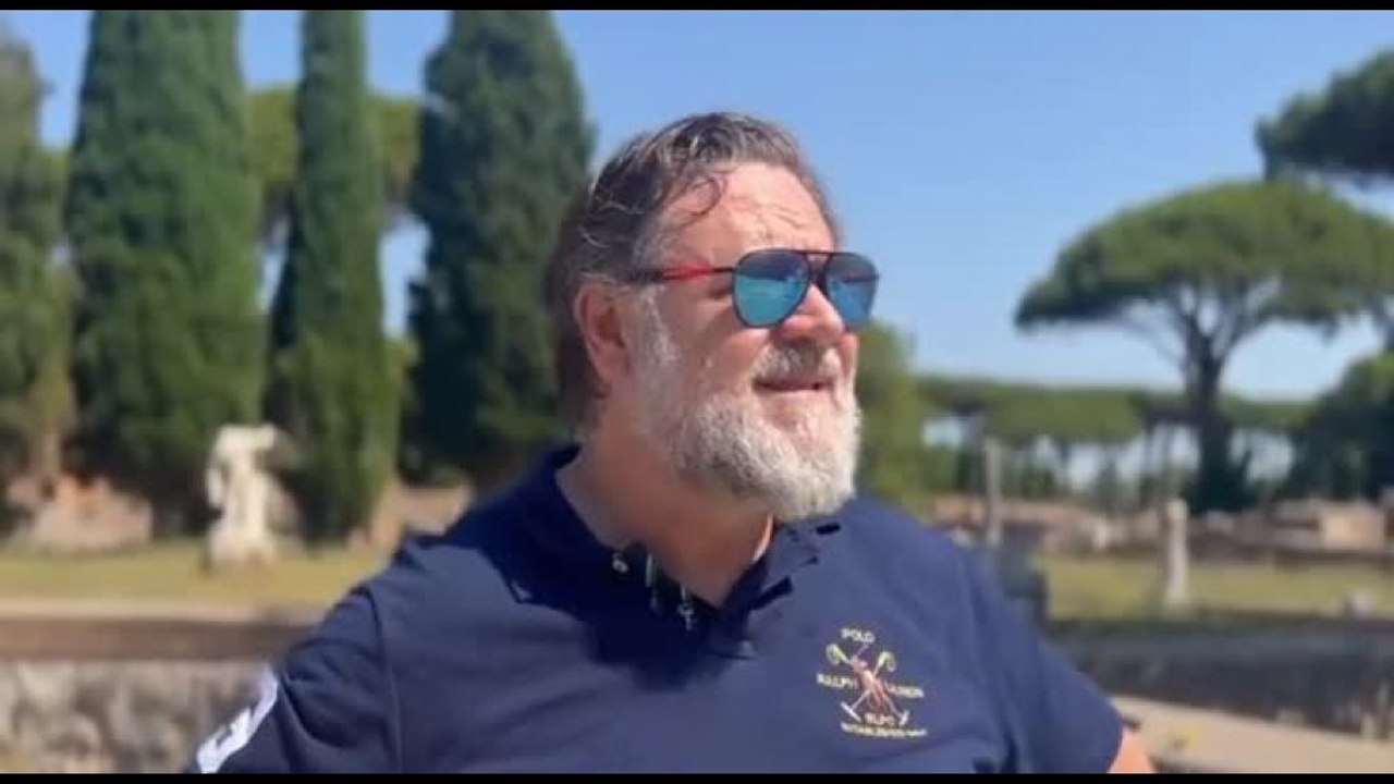 Russell Crowe a Ostia antica scherza su "Il Gladiatore 2"