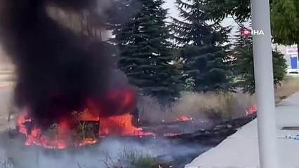 Le véhicule s'est renversé et a pris feu