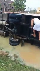 दौसा.  अचानक ब्रेक लगाने से पलटी बस, 30 यात्री घायल