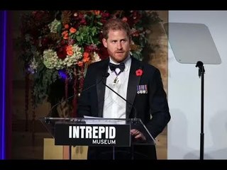 Il principe Harry ha deciso di "fare un passo indietro" dai riflettori del mondo dello spettacolo