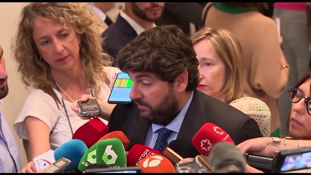 VOX, PSOE y Podemos tumban la primera votación de la investidura de López Miras