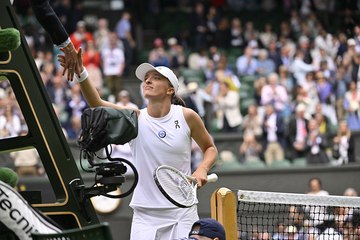 Wimbledon : Iga Swiatek domine Petra Martic et se qualifie pour les huitièmes