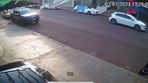 Veja momento do acidente entre três carros no Centro