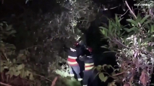فيديو: 10 ساعات وهُمْ بين السماء الأرض.. إنقاذ 78 شخصا كانوا عالقين داخل عربة تلفريك