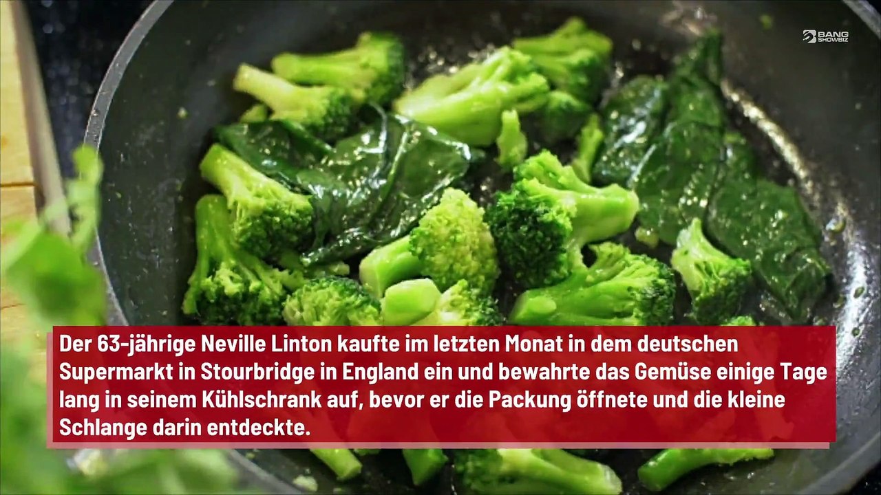 Opa entdeckt eine Schlange in einer Packung Brokkoli, die er bei Aldi kaufte