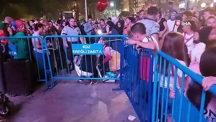 Konserde fenalık geçiren kadın hastaneye kaldırıldı