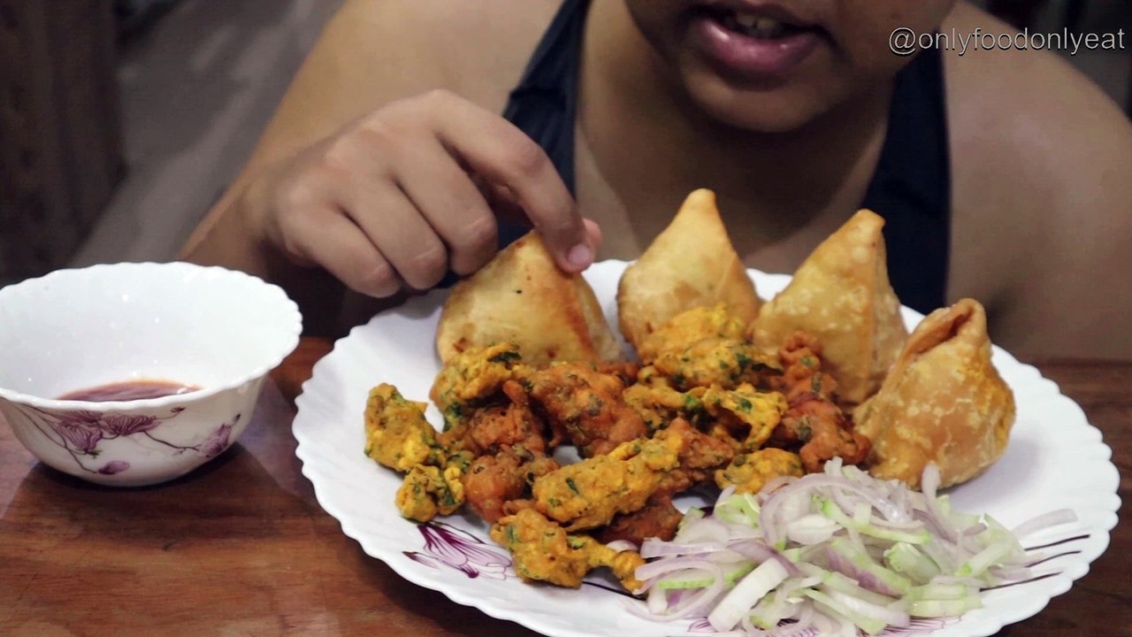 Pakora & Samosa Eating with Tomato Ketchup | Eating Samosa, Pakoda, Salad Mukbang