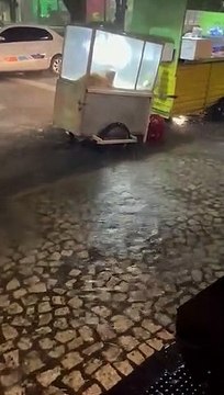 Ruas de Maceió ficam alagadas