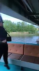 Man on Sightseeing Boat Gets a Lesson in Physics