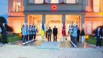 Turquía reitera su apoyo a Ucrania, que recibirá bombas de racimo de EEUU