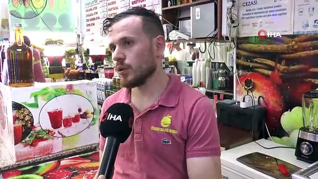 Les citoyens qui veulent se détendre à Gaziantep se sont tournés vers les boissons fraîches.