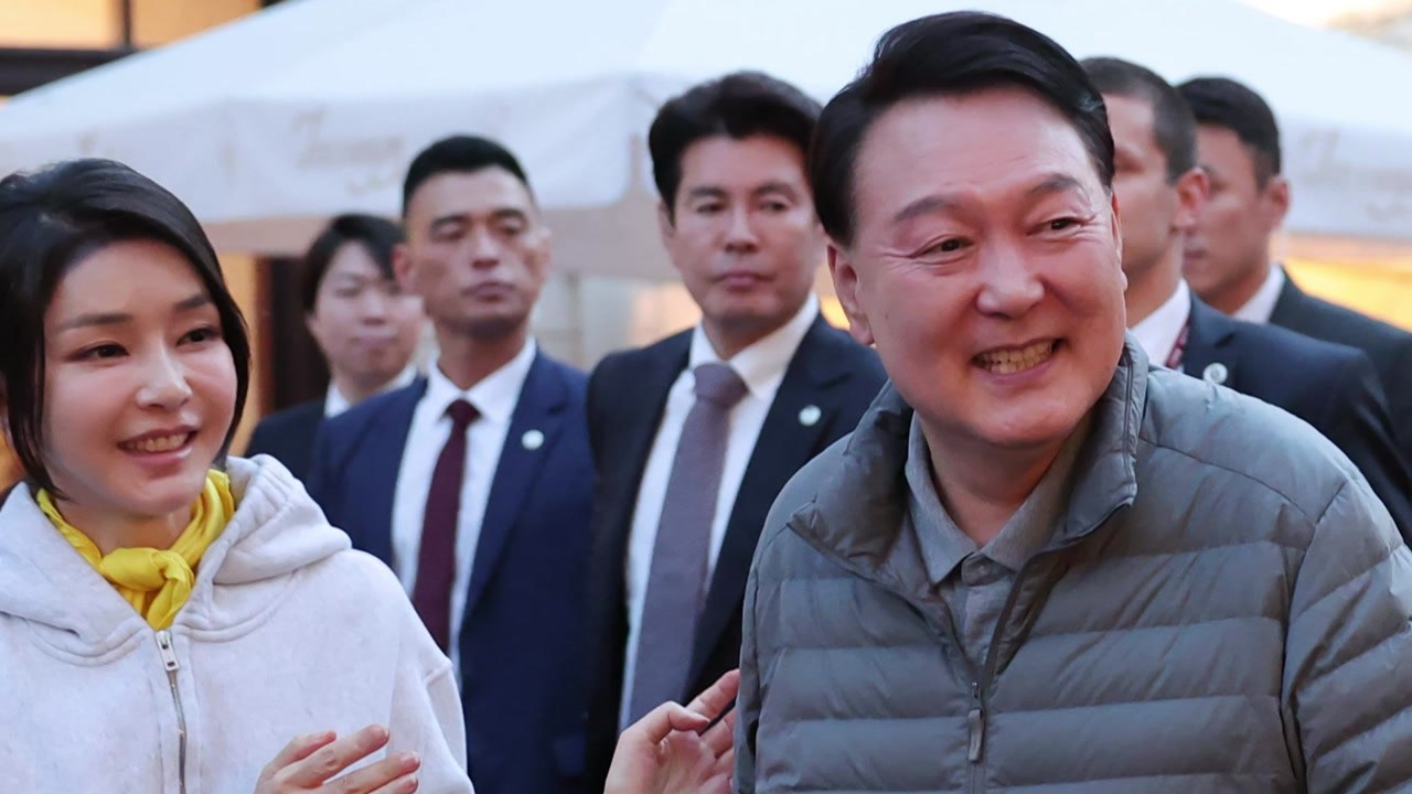 尹, 빌뉴스서 미 상원의원 일행 조우..."아메리칸 파이 떼창" / YTN