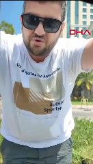 Le conducteur réagit à la personne qui regarde avec un téléphone portable