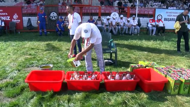 À Kırkpınar, 53 lutteurs en chef se rendent sur la place privée