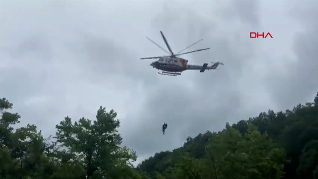 Şile'de yağmur sonrası mahsur kalanlar helikopterle kurtarıldı