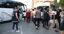 İzmir’de 200 düzensiz göçmen yakalandı